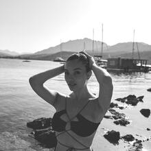 Nude