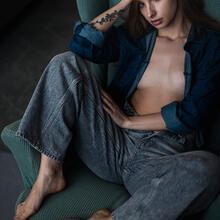  Nude