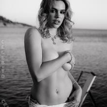  Nude