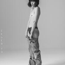  Nude