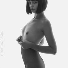  Nude