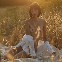  Nude