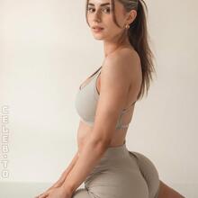  Nude