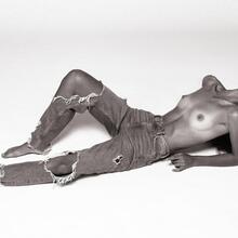  Nude
