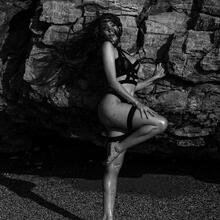  Nude