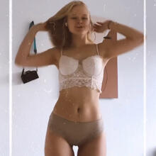  Nude