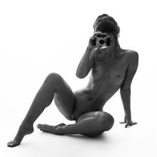  Nude