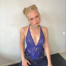  Nude