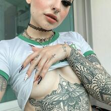  Nude