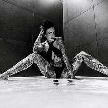  Nude