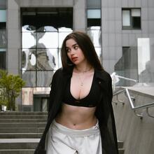  Nude