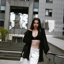  Nude