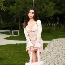  Nude