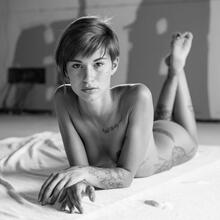  Nude