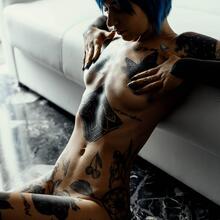  Nude