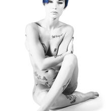  Nude