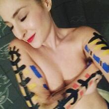  Nude