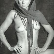  Nude