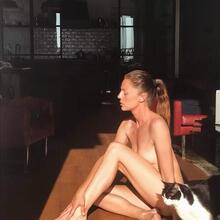  Nude