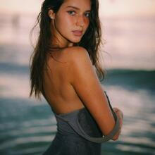  Nude