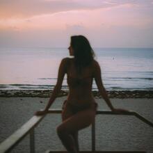  Nude