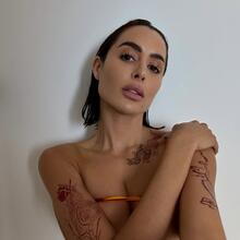  Nude