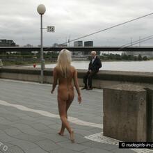  Nude