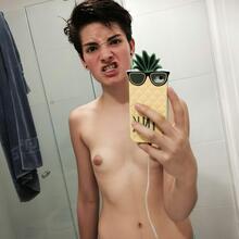  Nude