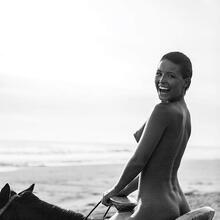  Nude
