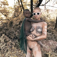  Nude
