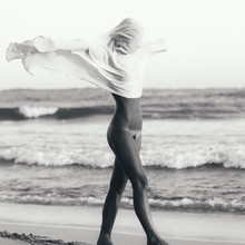  Nude