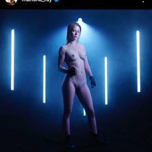  Nude