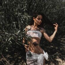  Nude