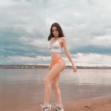  Nude