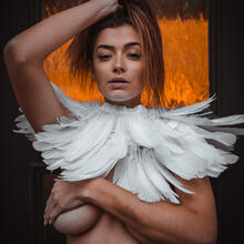  Nude