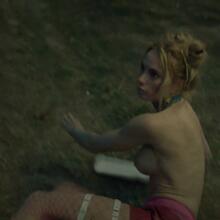  Nude