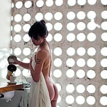 Nude