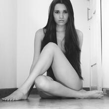  Nude