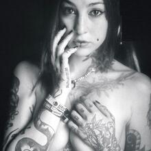 Nude