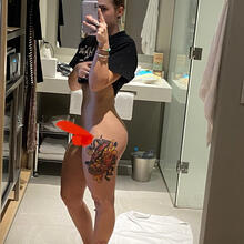  Nude