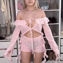  Nude