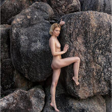  Nude