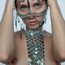  Nude