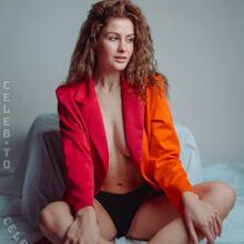  Nude