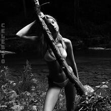  Nude