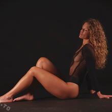  Nude