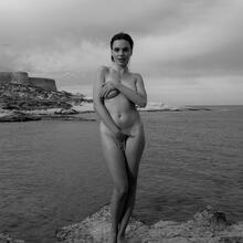  Nude