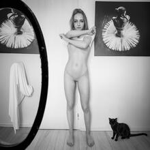  Nude