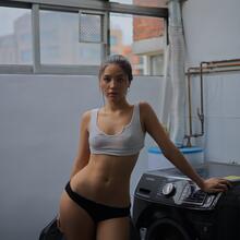  Nude