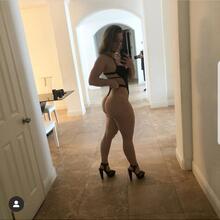  Nude